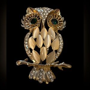 Nwots Elegant Gold and White Owl Brooch
